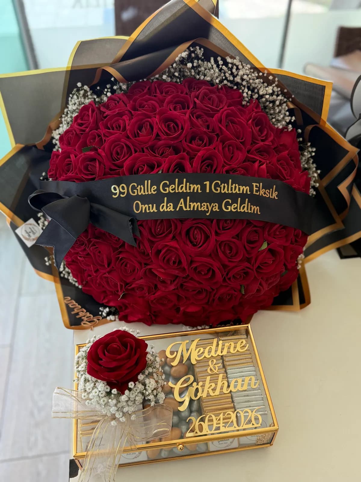 Kız isteme Seti 100 Gül ve Çikolata Gondol 