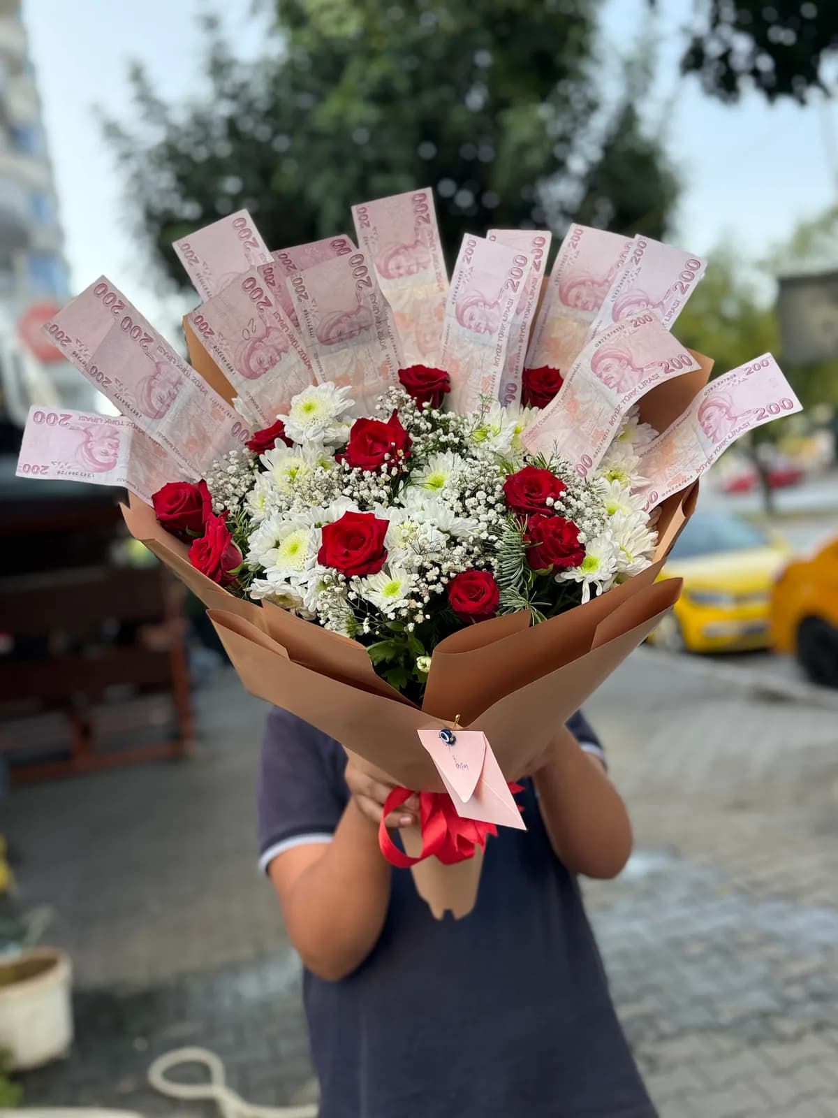 Para Buketi Güller ve Papatya